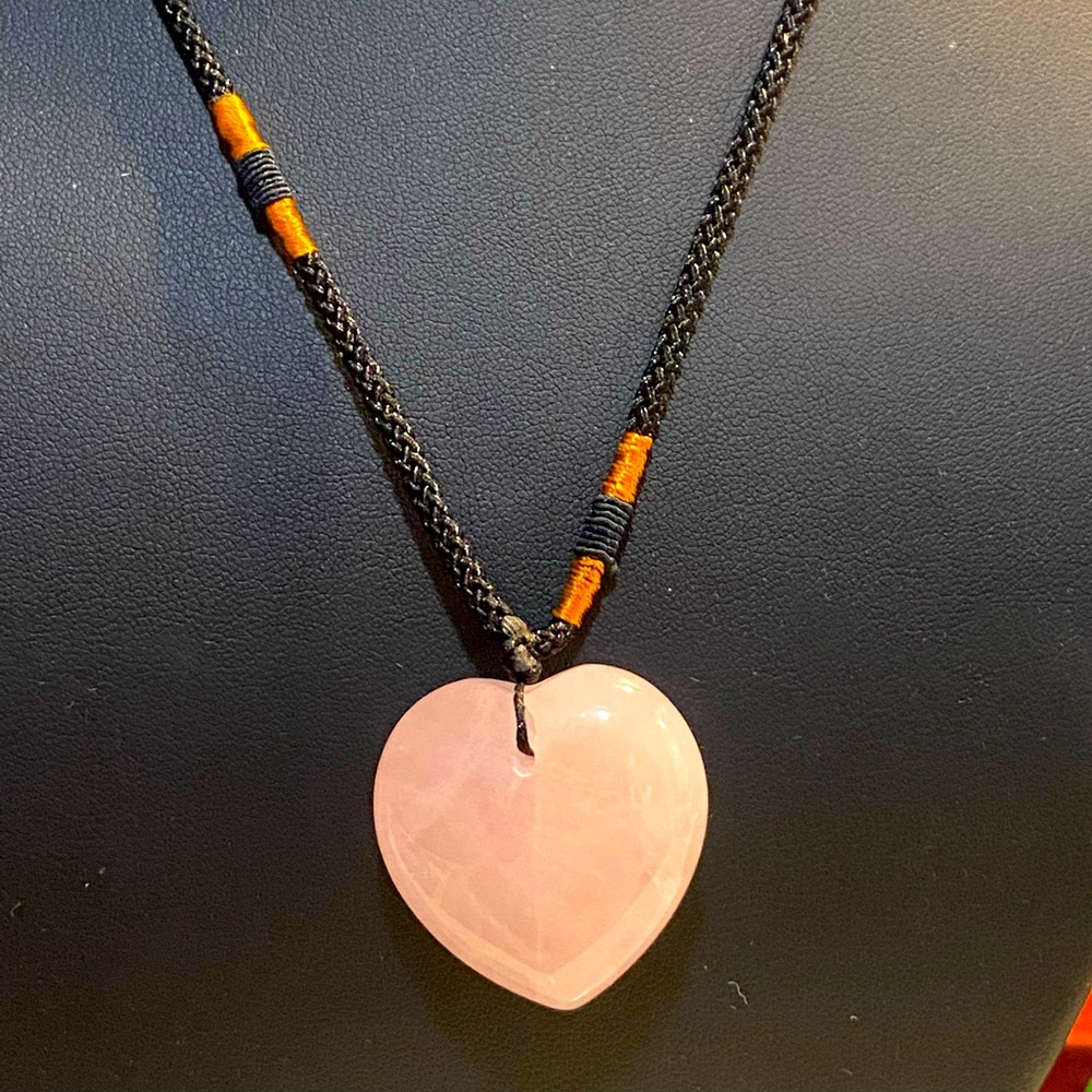 Natural Heart Pink Rose Quartz Crystal Pendant Chakra Stone Point Healing